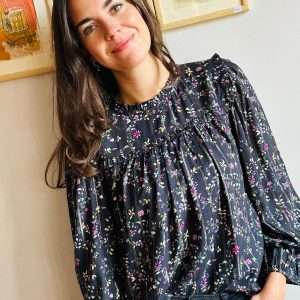 Blusa Vermont Volante Flores Negra